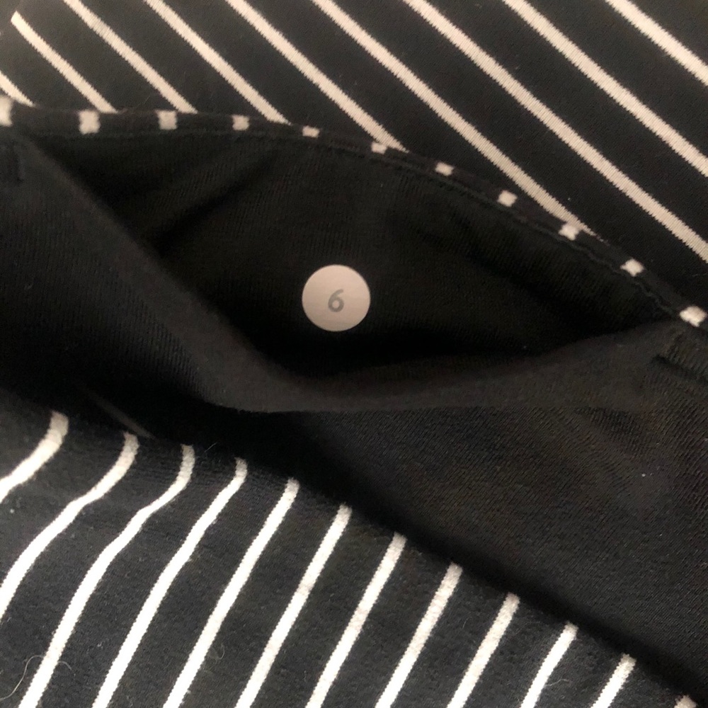 Lululemon crops  l   Size:6 - Picture 2 of 4